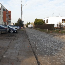powiększ zdjęcie: LBO. Na ulicy Wiązowej mieszkańcy mają nowy chodnik i parking
