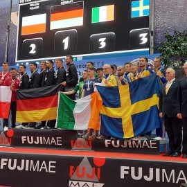 powiększ zdjęcie: Legniczanin Maciej Żuk wywalczył dwa medale na ME w taekwon-do. Gratulujemy