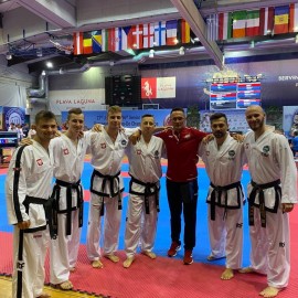 powiększ zdjęcie: Legniczanin Maciej Żuk wywalczył dwa medale na ME w taekwon-do. Gratulujemy