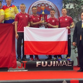 powiększ zdjęcie: Legniczanin Maciej Żuk wywalczył dwa medale na ME w taekwon-do. Gratulujemy