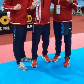 powiększ zdjęcie: Legniczanin Maciej Żuk wywalczył dwa medale na ME w taekwon-do. Gratulujemy