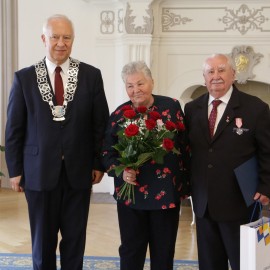 powiększ zdjęcie: Piękny jubileusz miłości i szacunku. 18 małżeństw świętowało Złote Gody