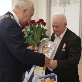 powiększ zdjęcie: Piękny jubileusz miłości i szacunku. 18 małżeństw świętowało Złote Gody