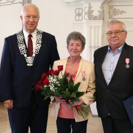 powiększ zdjęcie: Piękny jubileusz miłości i szacunku. 18 małżeństw świętowało Złote Gody
