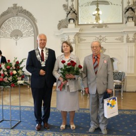 powiększ zdjęcie: Piękny jubileusz miłości i szacunku. 18 małżeństw świętowało Złote Gody