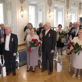 powiększ zdjęcie: Piękny jubileusz miłości i szacunku. 18 małżeństw świętowało Złote Gody