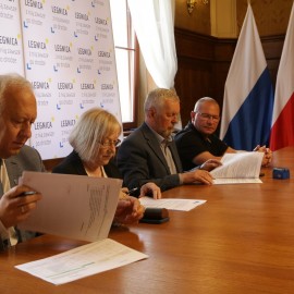 powiększ zdjęcie: Podpisano umowę z wykonawcą przebudowy Placu Słowiańskiego