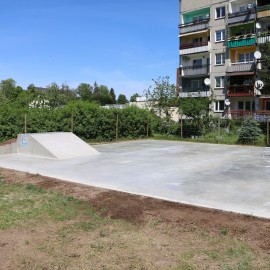 powiększ zdjęcie: LBO. Powstał pumptrack przy ul. Bydgoskiej. Wcześniej boisko i plac zabaw