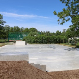 powiększ zdjęcie: LBO. Powstał pumptrack przy ul. Bydgoskiej. Wcześniej boisko i plac zabaw