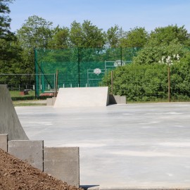 powiększ zdjęcie: LBO. Powstał pumptrack przy ul. Bydgoskiej. Wcześniej boisko i plac zabaw