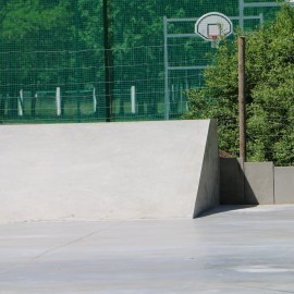 powiększ zdjęcie: LBO. Powstał pumptrack przy ul. Bydgoskiej. Wcześniej boisko i plac zabaw