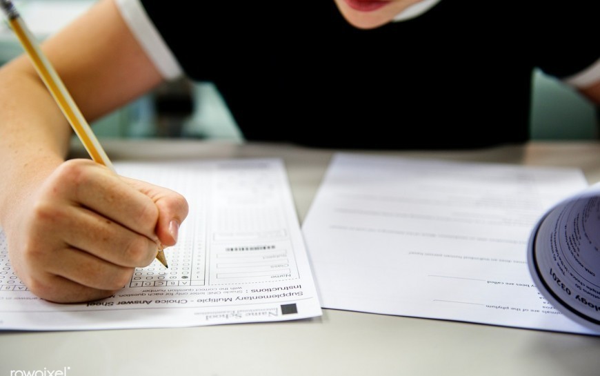 Ósmoklasiści rozpoczynają we wtorek egzaminy. Życzymy połamania piór