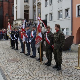 powiększ zdjęcie: W naszym mieście przysięgę złożyło ponad 100 terytotrialsów