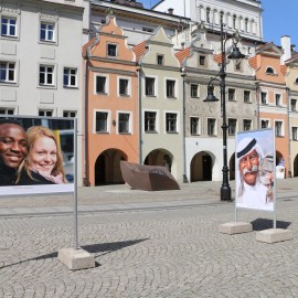 powiększ zdjęcie: Zapraszamy do Rynku na wystawę fotografii Elżbiety Dzikowskiej
