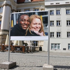 powiększ zdjęcie: Zapraszamy do Rynku na wystawę fotografii Elżbiety Dzikowskiej
