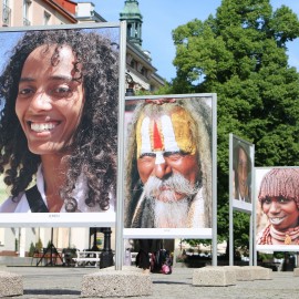 powiększ zdjęcie: Zapraszamy do Rynku na wystawę fotografii Elżbiety Dzikowskiej