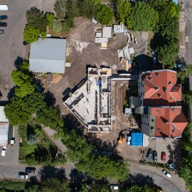 powiększ zdjęcie: Trwa budowa Domu Opieki nad Matką i Dzieckiem. Rosną mury