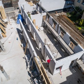 Trwa budowa Domu Opieki nad Matką i Dzieckiem.  Rosną mury