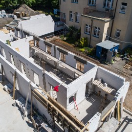 powiększ zdjęcie: Trwa budowa Domu Opieki nad Matką i Dzieckiem. Rosną mury