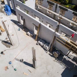 powiększ zdjęcie: Trwa budowa Domu Opieki nad Matką i Dzieckiem. Rosną mury