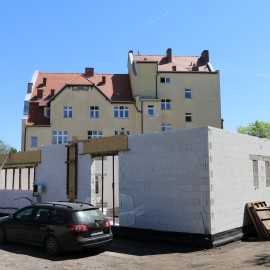 powiększ zdjęcie: Trwa budowa Domu Opieki nad Matką i Dzieckiem. Rosną mury