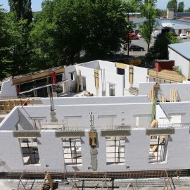 powiększ zdjęcie: Trwa budowa Domu Opieki nad Matką i Dzieckiem. Rosną mury