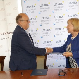 powiększ zdjęcie: Współpraca Volkswagena z legnicką samochodówką. Podpisano list intencyjny