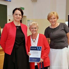 powiększ zdjęcie: W Collegium Witelona słuchacze Uniwersytetu Trzeciego Wieku otrzymali dyplomy