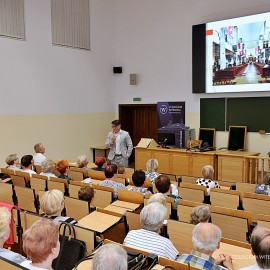 powiększ zdjęcie: W Collegium Witelona słuchacze Uniwersytetu Trzeciego Wieku otrzymali dyplomy