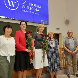 powiększ zdjęcie: W Collegium Witelona słuchacze Uniwersytetu Trzeciego Wieku otrzymali dyplomy