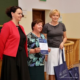 powiększ zdjęcie: W Collegium Witelona słuchacze Uniwersytetu Trzeciego Wieku otrzymali dyplomy