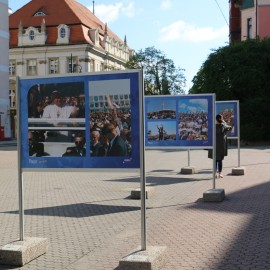 powiększ zdjęcie: 25 rocznica pielgrzymki Jana Pawła II w Legnicy. Wspominamy tę wizytę