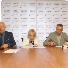 powiększ zdjęcie: Miasto podpisało umowę z wykonawcą termomodernizacji Zespołu Szkół Budowlanych