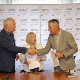 powiększ zdjęcie: Miasto podpisało umowę z wykonawcą termomodernizacji Zespołu Szkół Budowlanych