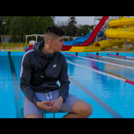 powiększ zdjęcie: AquaFun scenerią nowego teledysku rapera Kini