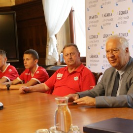 powiększ zdjęcie: Młodzi mistrzowie z wizytą u prezydenta