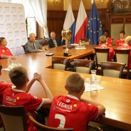 powiększ zdjęcie: Młodzi mistrzowie z wizytą u prezydenta