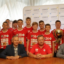 powiększ zdjęcie: Młodzi mistrzowie z wizytą u prezydenta