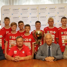powiększ zdjęcie: Młodzi mistrzowie z wizytą u prezydenta