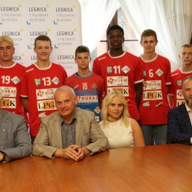 powiększ zdjęcie: Młodzi mistrzowie z wizytą u prezydenta