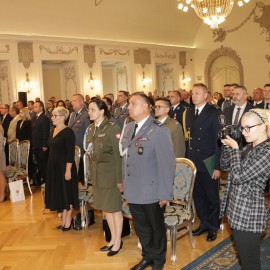 powiększ zdjęcie: Święto Policji. Prezydent Tadeusz Krzakowski podziękował funkcjonariuszom