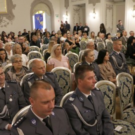 powiększ zdjęcie: Święto Policji. Prezydent Tadeusz Krzakowski podziękował funkcjonariuszom