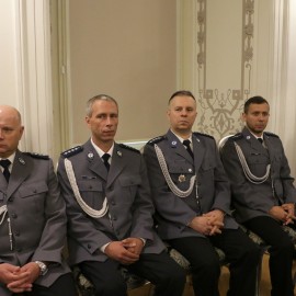 powiększ zdjęcie: Święto Policji. Prezydent Tadeusz Krzakowski podziękował funkcjonariuszom