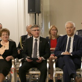 powiększ zdjęcie: Święto Policji. Prezydent Tadeusz Krzakowski podziękował funkcjonariuszom