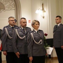 powiększ zdjęcie: Święto Policji. Prezydent Tadeusz Krzakowski podziękował funkcjonariuszom