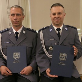 powiększ zdjęcie: Święto Policji. Prezydent Tadeusz Krzakowski podziękował funkcjonariuszom