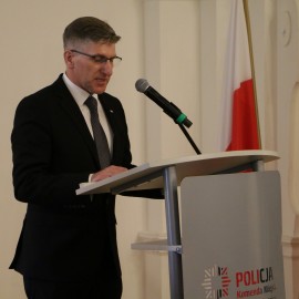 powiększ zdjęcie: Święto Policji. Prezydent Tadeusz Krzakowski podziękował funkcjonariuszom