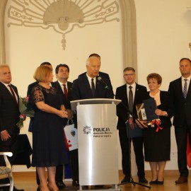 powiększ zdjęcie: Święto Policji. Prezydent Tadeusz Krzakowski podziękował funkcjonariuszom