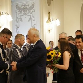 powiększ zdjęcie: Święto Policji. Prezydent Tadeusz Krzakowski podziękował funkcjonariuszom