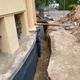 powiększ zdjęcie: Kolejny etap renowacji kaplicy cmentarnej. Zobacz jak przebiegają prace